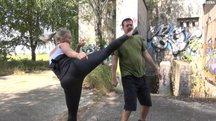 资讯|格斗绞杀剧情系列 女保镖残忍踢杀弱鸡男 [30分40秒]