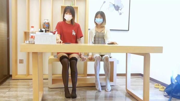 资讯|玛卡小姐姐 双机位2位纹身酒吧坏小姐姐黑白双煞踩脸坐脸轰炸踩喷贱狗 [32分35秒]