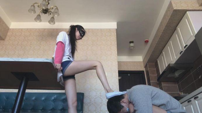 活力诗蔓 靓丽女孩小白鞋就是要踢DD [17分26秒]