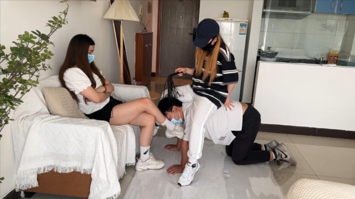 子怡工作室 《子怡工作室》双S运动鞋调教鞭打踩踏 [48分56秒]