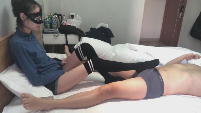 活力诗蔓 靓丽美腿长筒袜虐玩JJ游戏 [17分26秒]