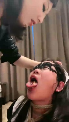 资讯|直播视频 《绝版女女》八爷和琳琳超狠收拾可怜女M双视角 [48分56秒]