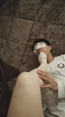 直播视频 《木秋》户外让学弟尝尝原味船袜 [30分19秒]