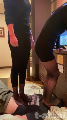 日韩调教 無言9 下集 超狠女主踩脸出鼻血,肚子蹦床 摄像头都震歪了 [48分56秒]