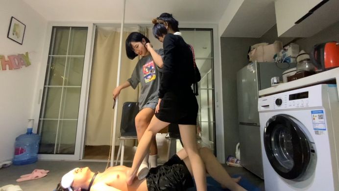 萝莉酱 精神小妹超短裙暴虐 [48分56秒]