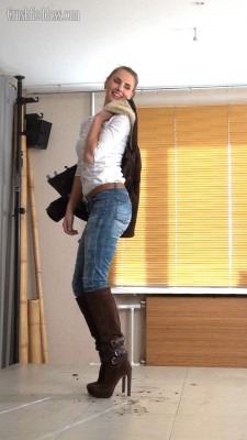 资讯|crush 648 &#8211; jocelyn牛仔配长靴踩蜗牛 [22分54秒]