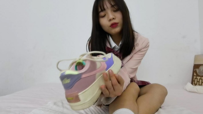 美足视频 JK少女剧情羞辱哥哥 [17分26秒]