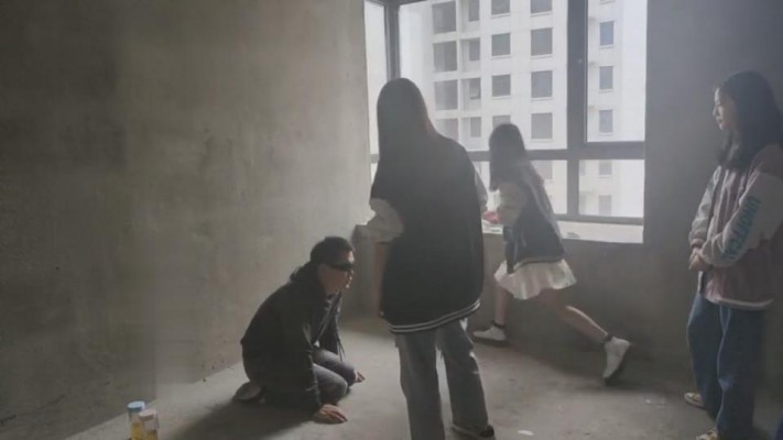 直播视频 《最抗揍M》精彩！4素人小姐姐欺负狗 [42分17秒]