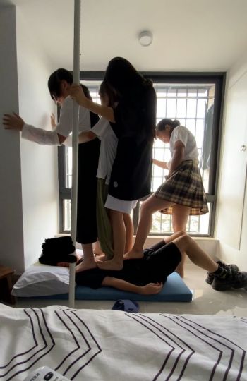 资讯|萝莉酱 四小主第一次的踩踏体验 [48分56秒]