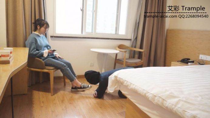 女王女主 《黑丝诱惑》某大二学生瑶瑶帆布鞋踩踏语言羞辱调教 [23分34秒]