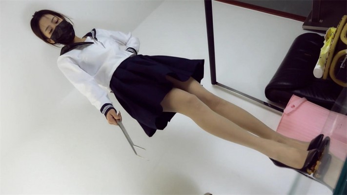 资讯|crush 玻璃刑场V 晓G高跟随意践踏龙虾 碾踩跺 走踩 双脚践踏 跟拍特写 [48分56秒]