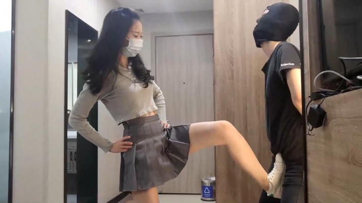 鱼爹归宿 小鱼女神白袜小白鞋踢裆 [17分26秒]
