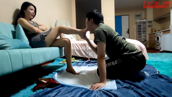 资讯|莜主脚下 仙飒脚深喉插吐近距离磨脚皮喂奴 [48分56秒]