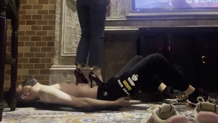 资讯|彼岸花 《彼岸花》KTV性感高跟鞋暴踩毯子 [48分56秒]