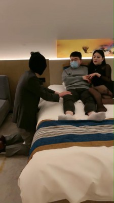 直播视频 《诺曦》羞辱绿帽老公吃呕吐物 [30分19秒]