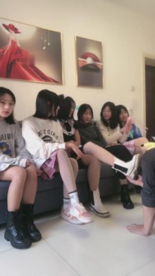 直播视频 《精神小妹》带素人群调狗子 [32分35秒]