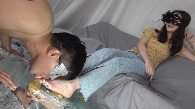 资讯|南国原创 《南国原创》美脚喂食，吃沫沫s踩烂的布丁，羞辱调教 [48分56秒]