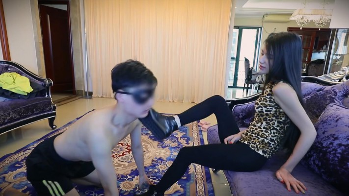 资讯|H.P.L栖心之栈 〖H.P.L栖心之栈〗—芷晴短靴踢脸、闻臭丝脚 [30分19秒]