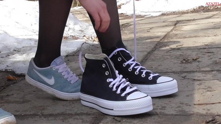 资讯|crush Lana俄妹子野外帆布鞋黑丝爆浆一地虫子 [8分16秒]