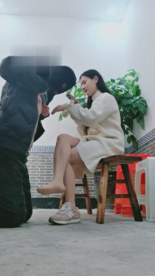 直播视频 《小拽主人》火锅店当着情侣素人面玩狗 [48分56秒]