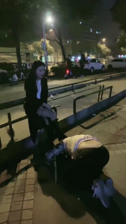 直播视频 诺曦S热搜户外遛狗引围观当着群众语言羞辱辱骂史上最刺激 [21分55秒]