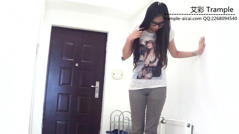 资讯|女王女主 高挑行政妹妹日常凉鞋踩踏 [48分56秒]