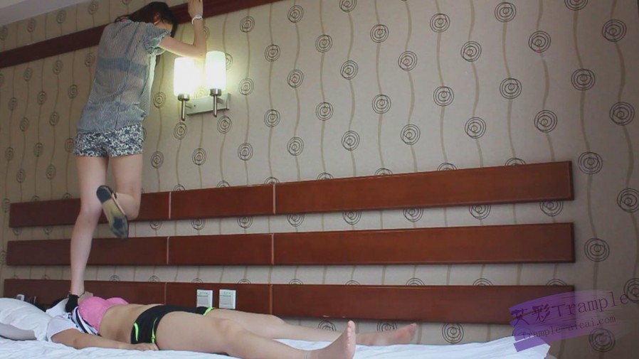 资讯|女王女主 『小妮女女』平底鞋全体重践踏母狗，跺下体跺胸，全重量踩脸脖子，羞辱 [48分56秒]