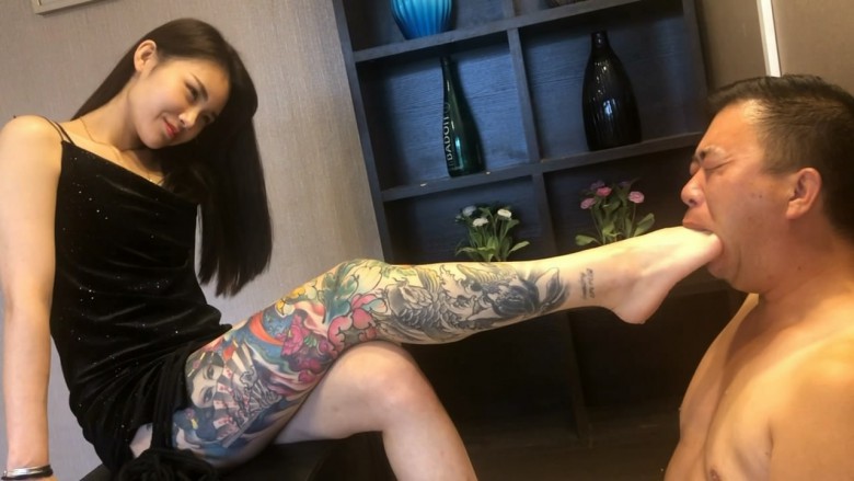 碎蛋娇娃 〖碎蛋娇娃〗花腿女王强制深喉 [30分19秒]