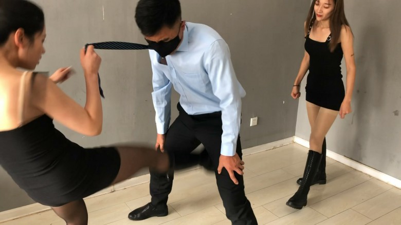 资讯|碎蛋娇娃 〖碎蛋娇娃〗女职员怒惩变态上司 [12分18秒]