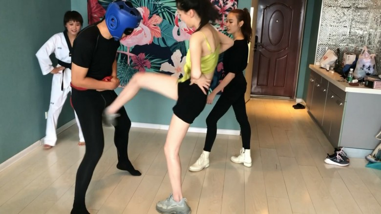 碎蛋娇娃 〖碎蛋娇娃〗防狼训练大讲堂 [12分18秒]