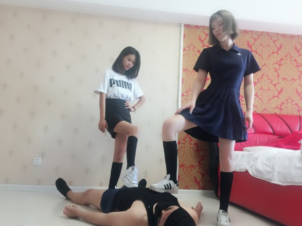 资讯|碎蛋娇娃 〖碎蛋娇娃〗JK制服少女碎蛋足窒息虐大叔 [32分35秒]