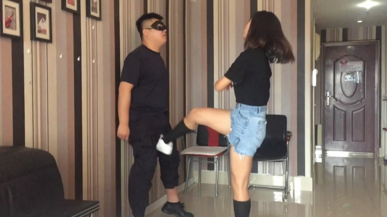 碎蛋娇娃 〖碎蛋娇娃〗JK袜运动风美女玩虐入室小偷 [48分56秒]