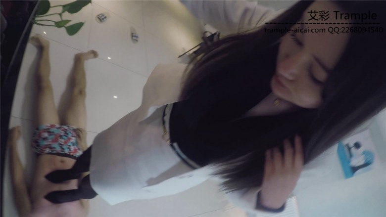 女王女主 《安乔》小美女高跟狠踩 [48分56秒]