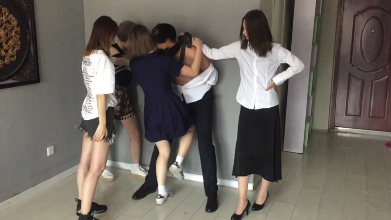 女王女主 4S群虐巅峰-美女教师携女学生共同击败变态训导主任 [12分18秒]