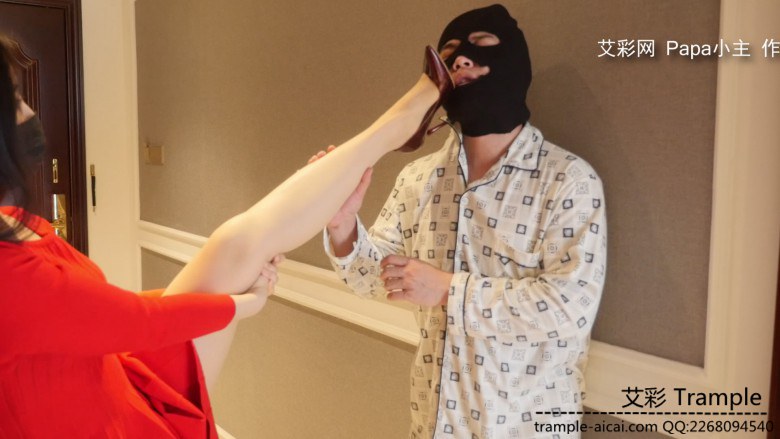 资讯|女王女主 小主高位踢腿三色丝袜虐狗奴 [32分35秒]