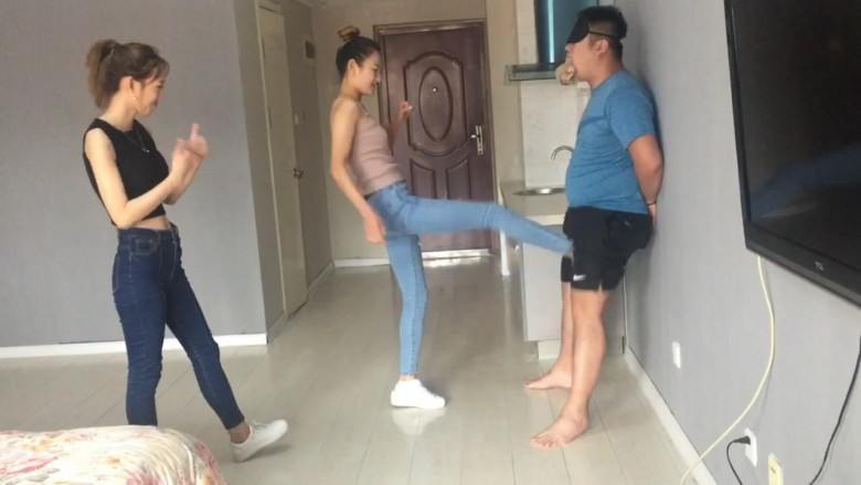 女王女主 女学员整治猥琐卡油男教练 [12分18秒]