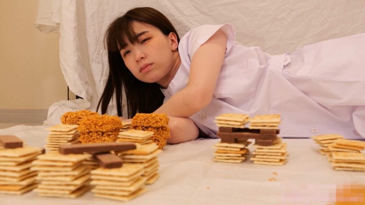 资讯|crush 美女光脚踩点心 [9分43秒]