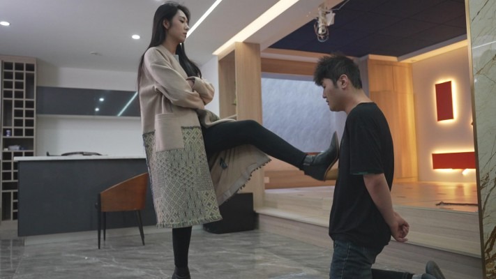 资讯|女王女主 高跟皮靴踩牙龈全体重，极品高冷美女高跟踩挂钩， [48分56秒]