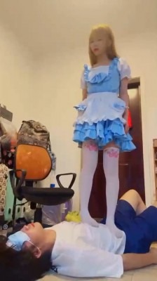 资讯|直播视频 《小妍》剧情-洛丽塔发现恋足狗后《完整版》 [48分56秒]