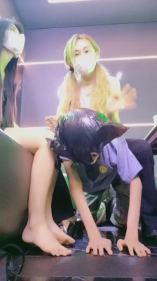 资讯|直播视频 《喵酱紫》KTV陪酒小妹调-白袜脚踩/骑马/狗链遛狗 [48分56秒]