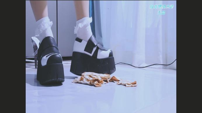 crush （超高跟俱乐部）小冬高跟鞋踩面包片 [9分43秒]