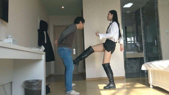 女王女主 小姐姐厚重长靴硬核踢裆防身术练习 [17分26秒]