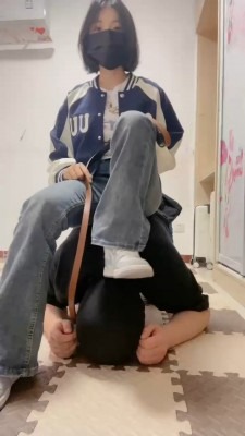 资讯|直播视频 《海绵大大》运动鞋全体重踩/物化坐垫/骑脖胯下辱/掐脖窒息 [48分56秒]