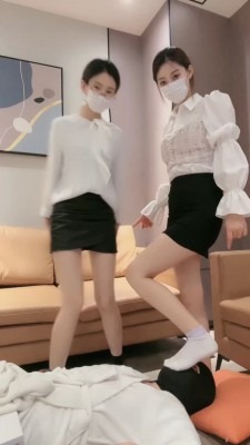 资讯|直播视频 《虞姬》双S-脏鞋闻舔/黑白棉袜气味辱 [17分26秒]