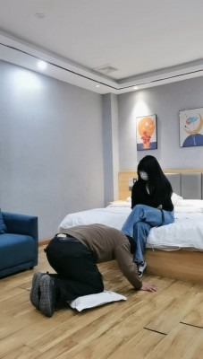 直播视频 《阿北》班主任居然说想舔我的脏鞋 [23分34秒]