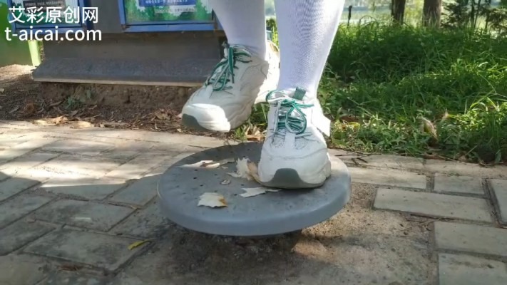 资讯|crush 公园健身器材上踩西红柿面包 [9分43秒]