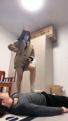 直播视频 《樱子大人》帆布鞋踢踹/强迫舔脏鞋/夹腿 [48分56秒]
