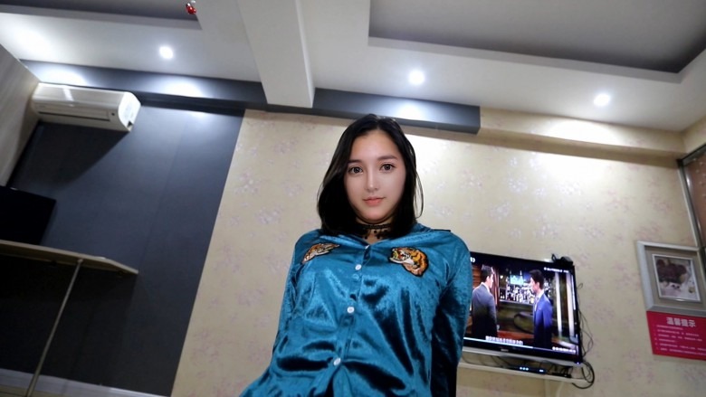 女王女主 《青柚》穿半个月的原味棉袜踩裆踩脸 [48分56秒]
