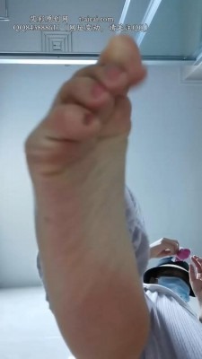 资讯|00后校园原创 《00后校园原创》黛黛pov全程女巨人语音羞辱踩踏蹂躏玩弄小人 [9分46秒]