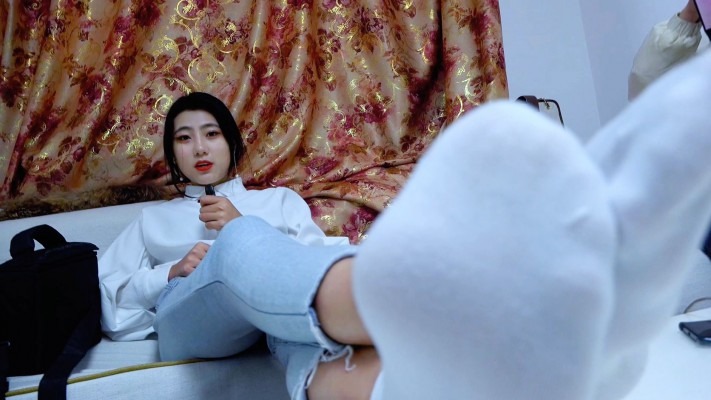 资讯|校园女流氓 《校园女流氓》安诺羞辱贱狗清理臭鞋pov [17分26秒]